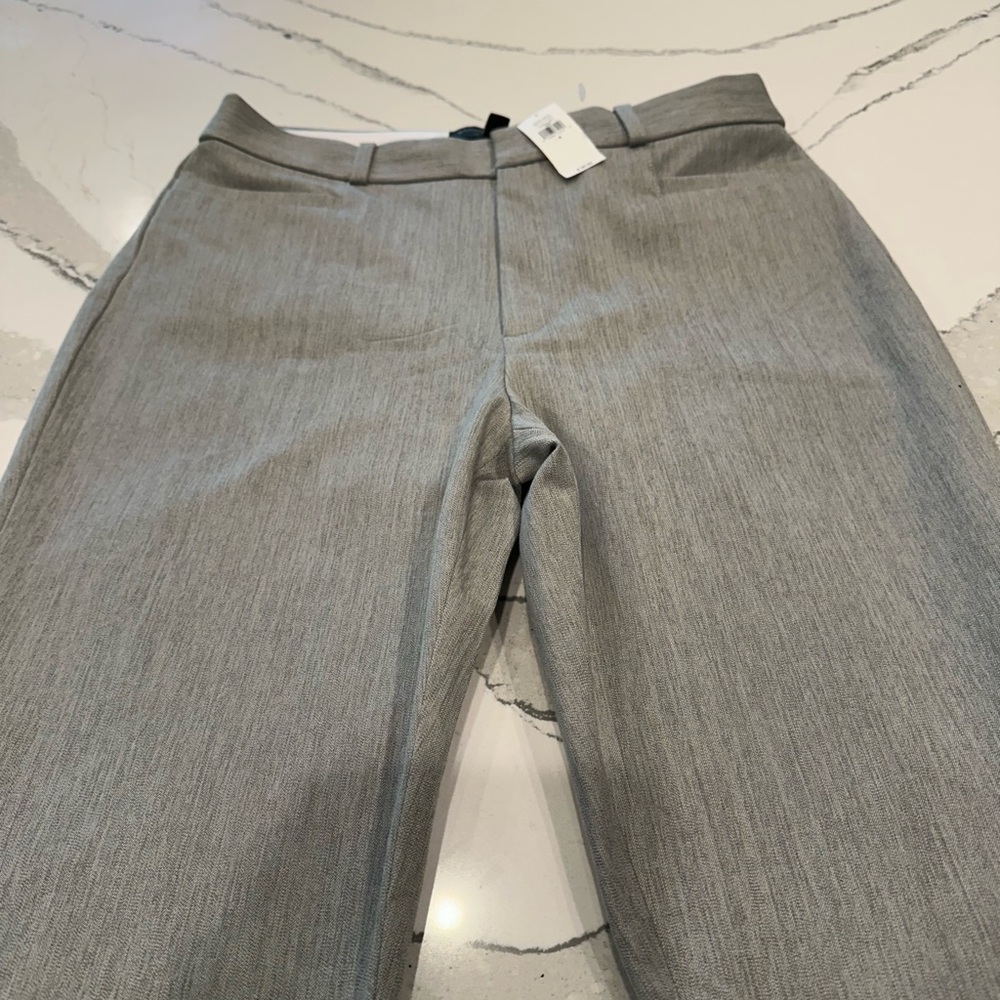 NWT Banana republic women’s Sloan Pant. Grey. Size 6. New with tags